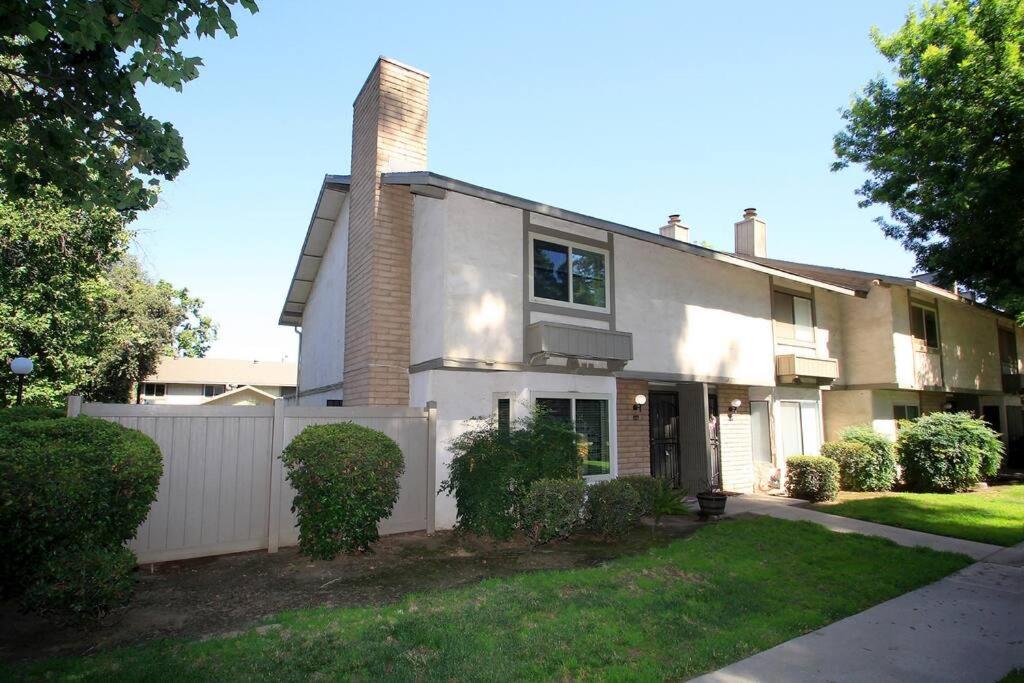 Apartamento Townhouse By Fsu Savemartcenter Fresno