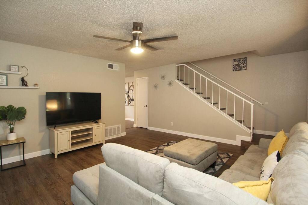 Apartamento Townhouse By Fsu Savemartcenter