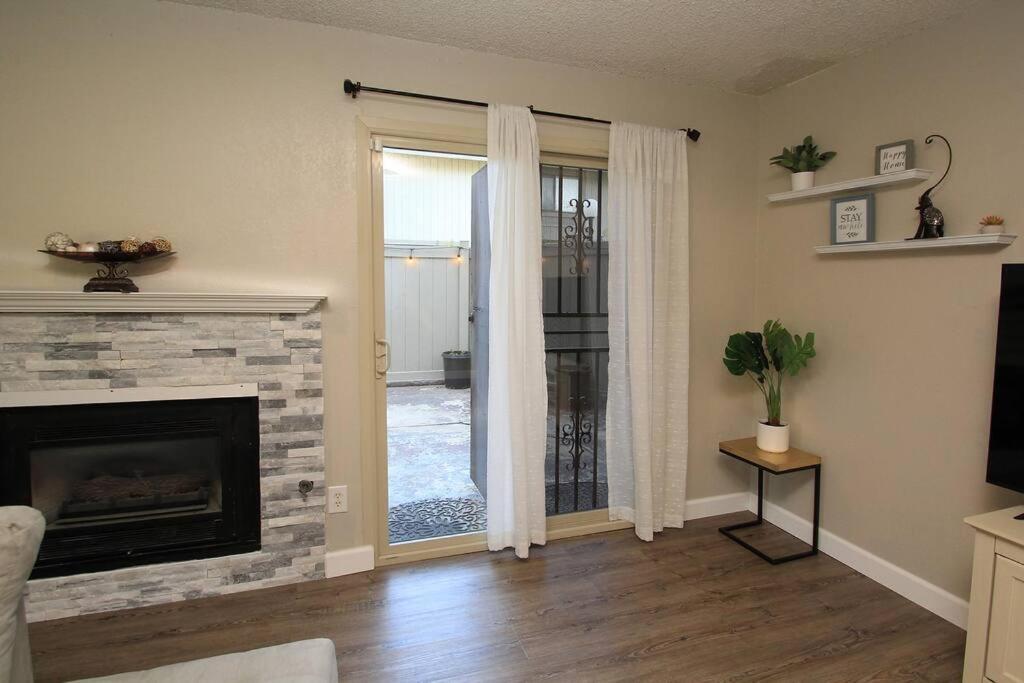 Apartamento Townhouse By Fsu Savemartcenter Fresno
