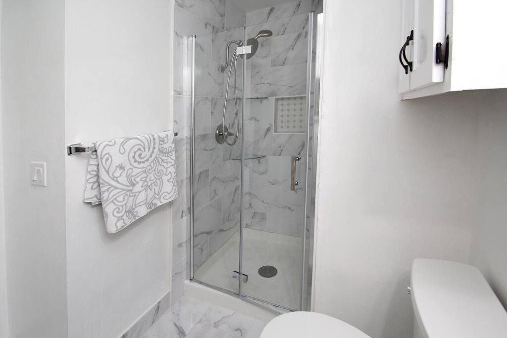 Townhouse By Fsu Savemartcenter Fresno