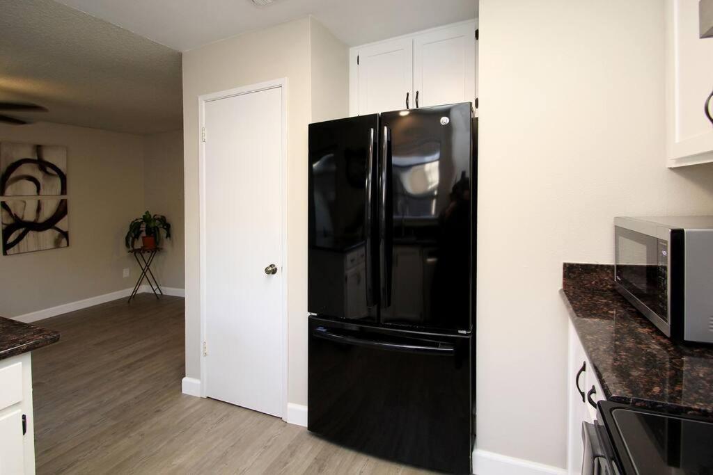 Townhouse By Fsu Savemartcenter Fresno