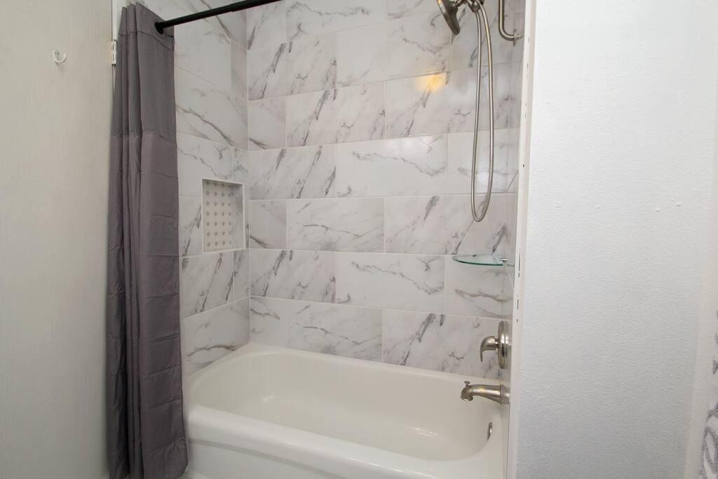 Apartamento Townhouse By Fsu Savemartcenter Fresno