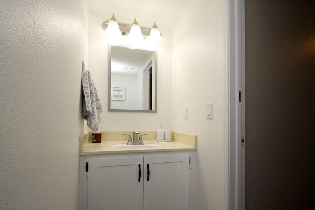 Townhouse By Fsu Savemartcenter Apartamento