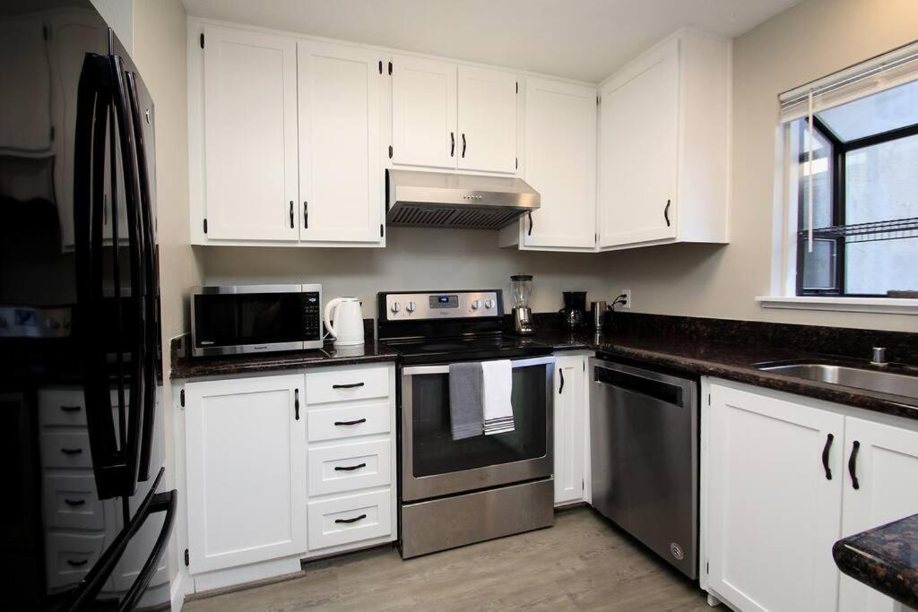 Townhouse By Fsu Savemartcenter * Fresno